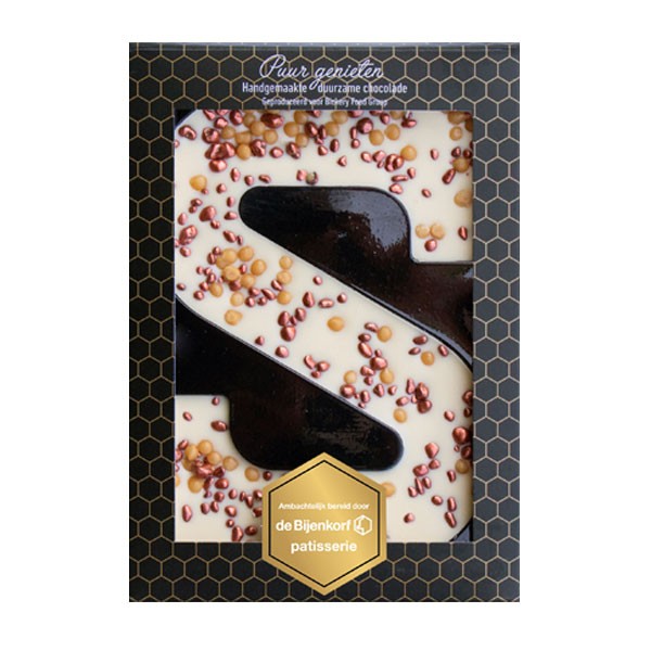 de-bijenkorf-patisserie-chocoladeletter-geschenk-met-verhaal