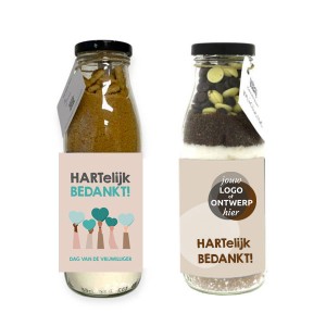 bedrukte-fles-bakmix-geschenk-logo