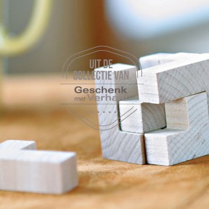 houten denkpuzzel-kubus-geschenk-met-verhaal-logo-bedrukken