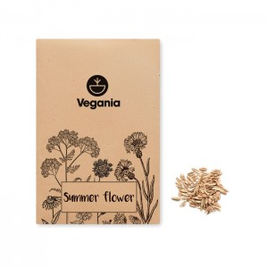 zomerbloemzaden in een kraft envelop